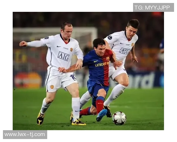 当代足球巨星崛起之路：从技术天赋到赛场领袖的全面解析